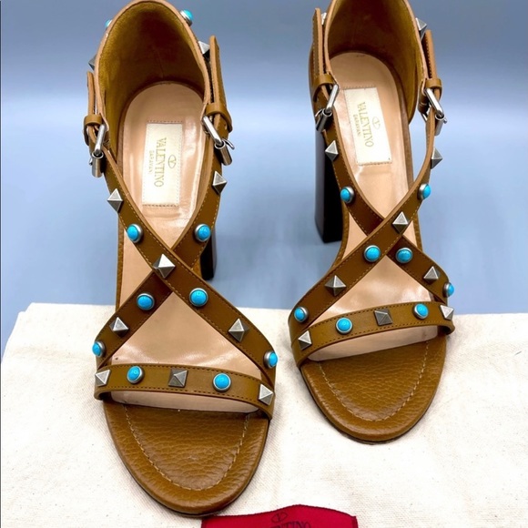 Valentino - Picture 2 of 4